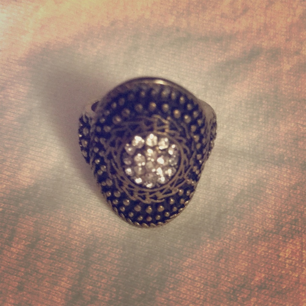 Antiqued Gold Rhinestone Ring NWOT